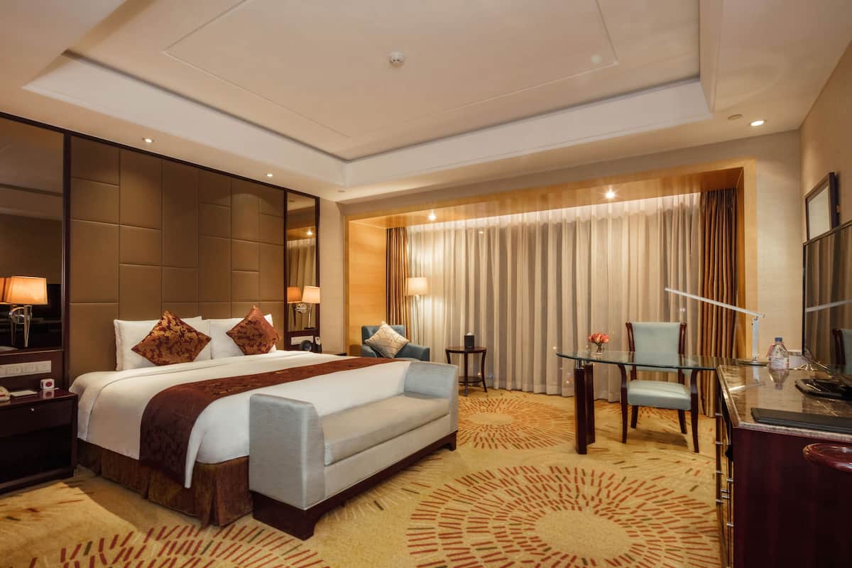 Premium bedding, down duvets, pillow-top beds, minibar