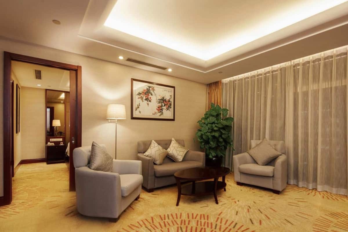 Premium bedding, down duvets, pillow-top beds, minibar