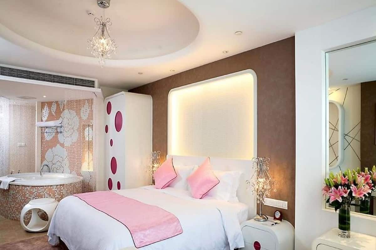 Premium bedding, down duvets, pillow-top beds, minibar