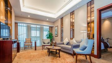 行政套房 | 客廳 | 32 吋LCD 電視連衛星電視頻道、電視