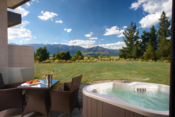 Deluxe Spa Suite | Terrace/patio