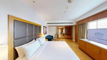 Minibar, in-room safe, individually decorated, individually furnished