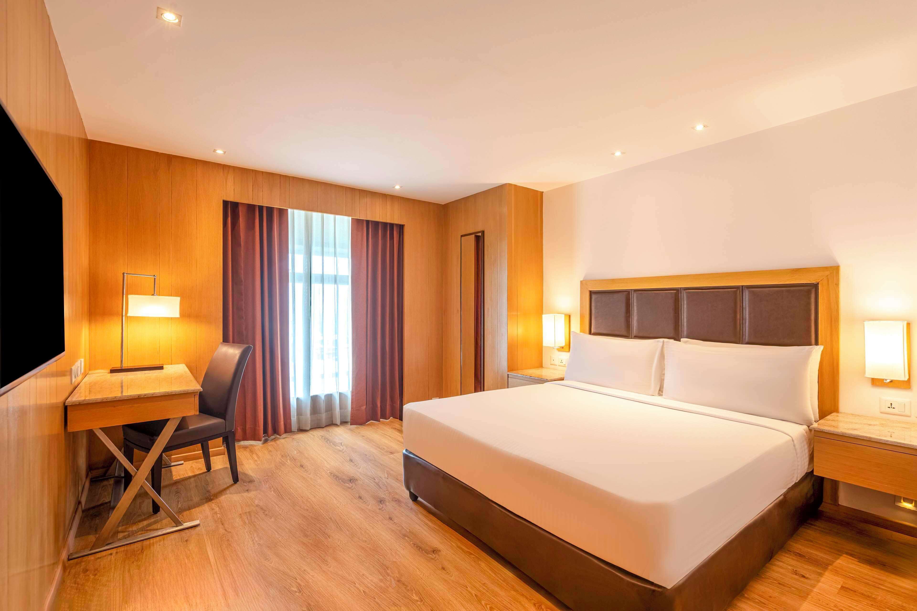 Superior Room, Non Smoking | Minibar, in-room safe, individually decorated, individually furnished