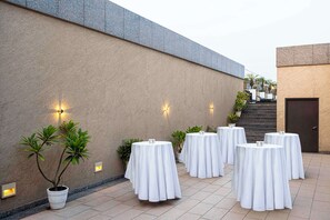 Outdoor pool - Svelte Delhi, a member of Radisson Individuals (New Delhi)