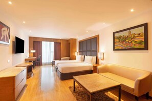 Minibar, in-room safe, individually decorated, individually furnished - Svelte Delhi, a member of Radisson Individuals (New Delhi)