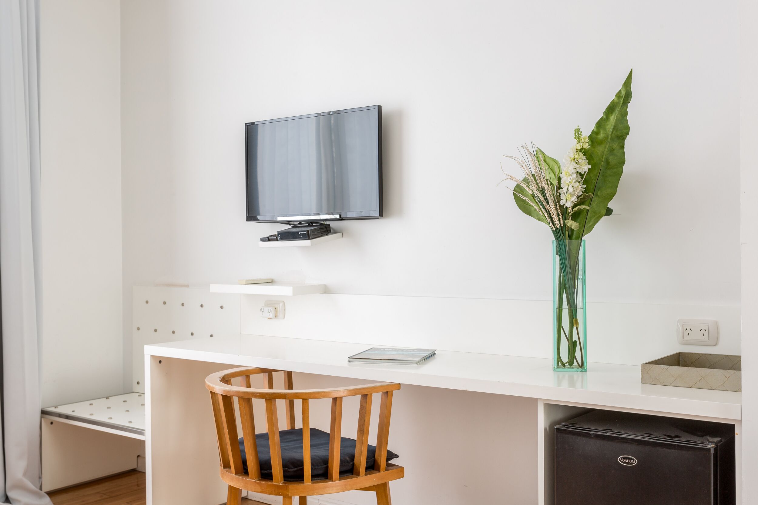 1 bedroom, individually decorated, individually furnished