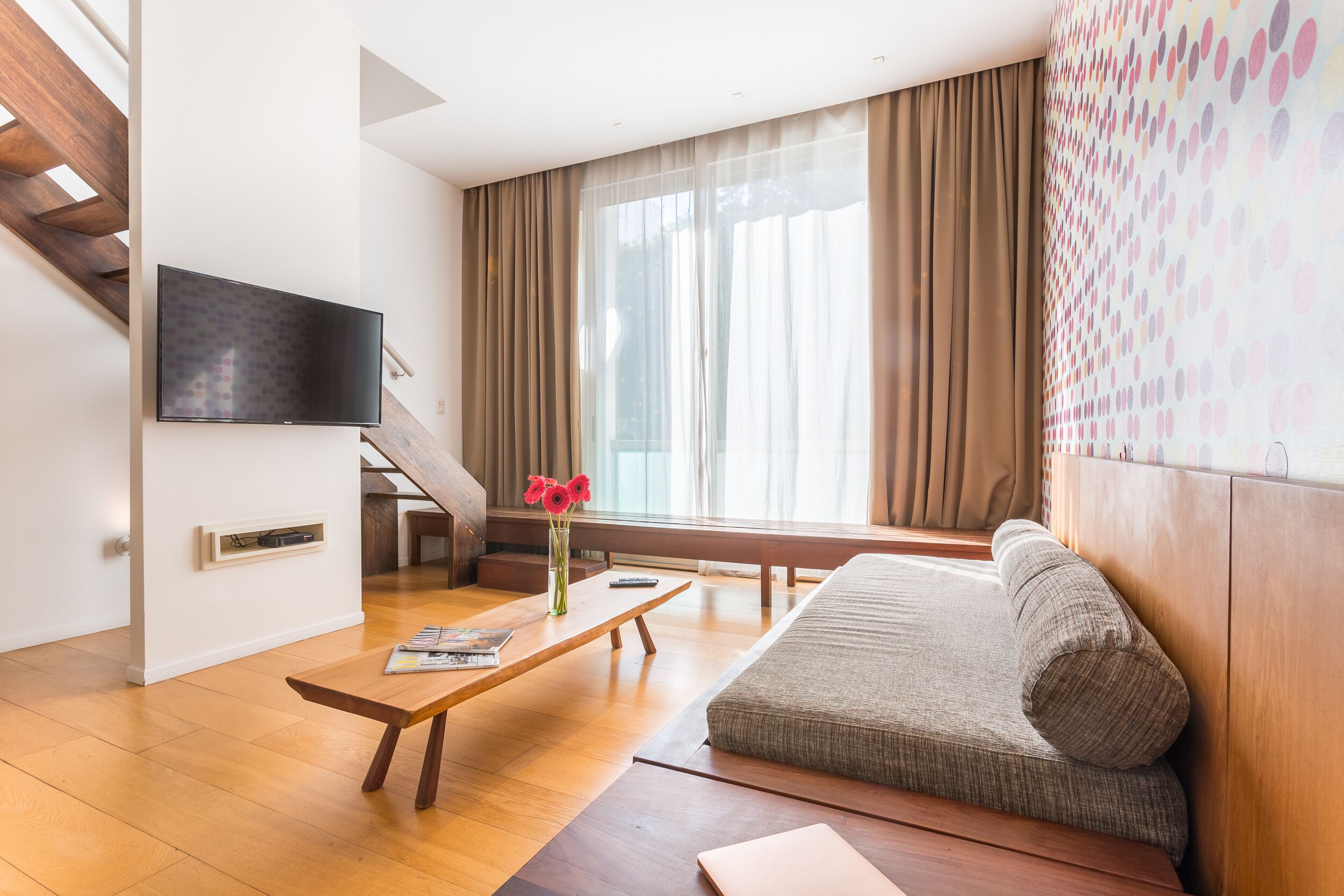 duplex (15) | living area | 30-inch smart tv with digital channels, tv, streaming services