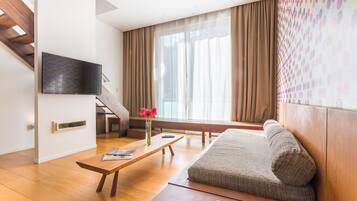 Duplex (15) | Área de estar | Smart TV 30 polegadas com canais digitais, TV, serviços de streaming