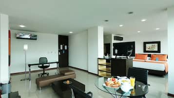 2 habitaciones, minibar y caja de seguridad en la habitación
