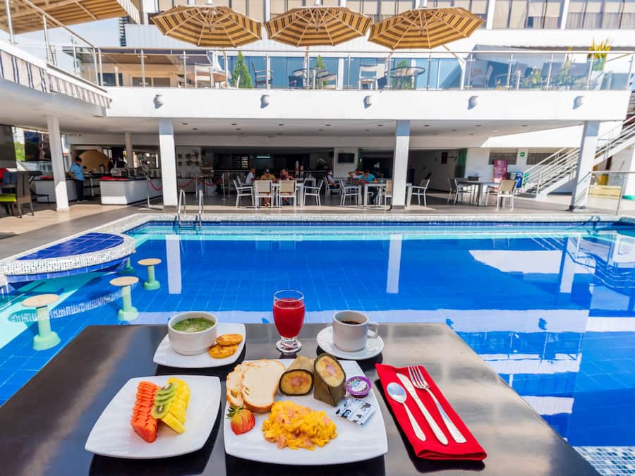 Café da manhã inglês grátis todos os dias