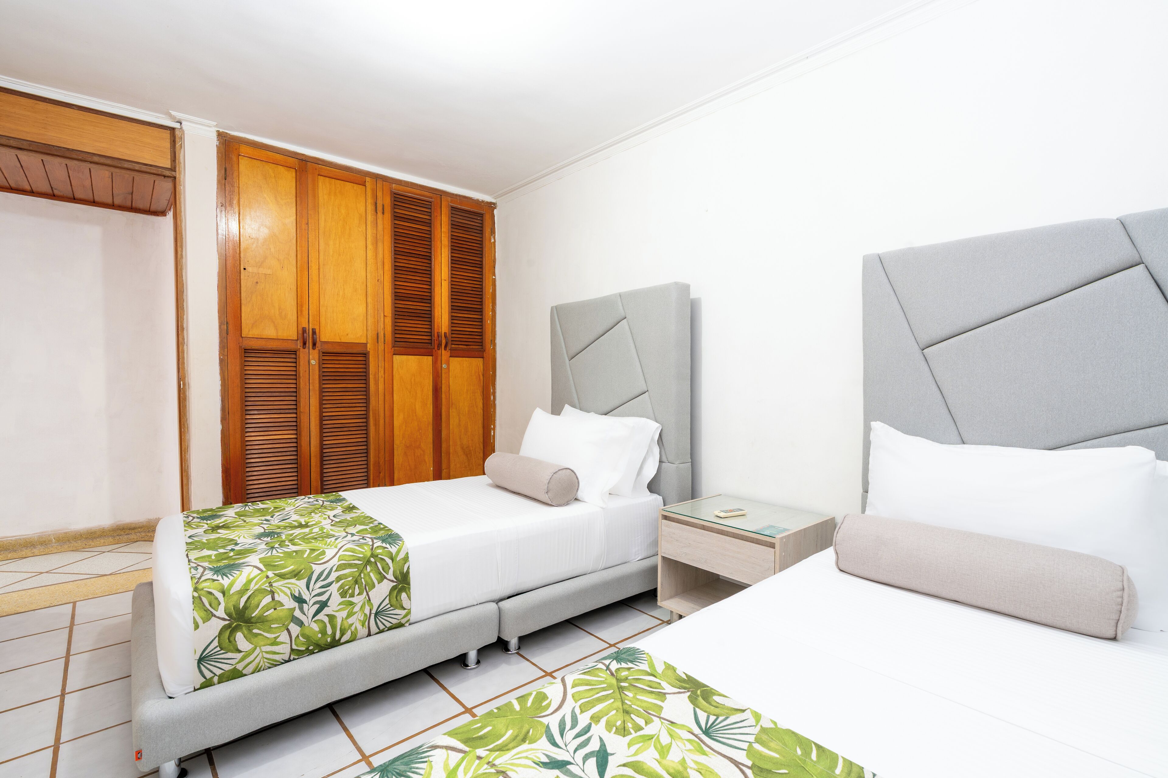 家庭开间 | 高档床上用品、羽绒被、Select Comfort 床、迷你吧