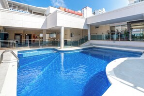 2 outdoor pools, open 9:00 AM to 8:00 PM, pool umbrellas, sun loungers - Hotel Arhuaco (Santa Marta)