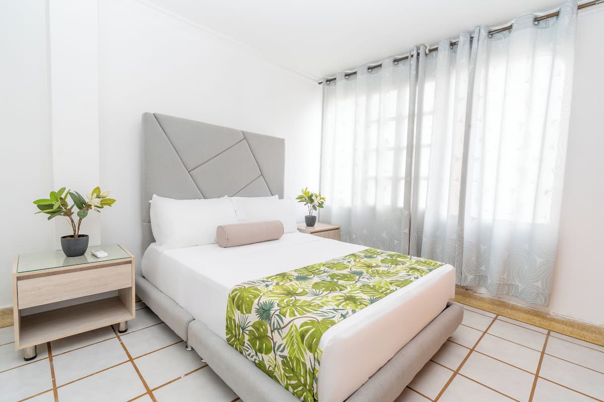 Hochwertige Bettwaren, Daunenbettdecken, Select-Comfort-Betten, Minibar