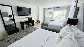 Luxe kamer, 1 twee- of 2 eenpersoonsbedden | Luxe beddengoed, donzen dekbedden, Select Comfort-bedden, een minibar