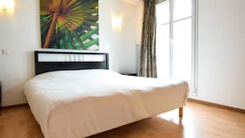 1 bedroom, desk, laptop workspace, blackout curtains