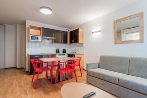 Flat 1 bedroom 4 persons | Living area | Flat-screen TV - Residhotel Mulhouse Centre (Mulhouse)