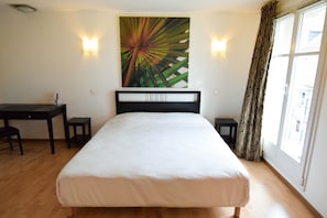 Studio, 1 Double or 2 Single Beds