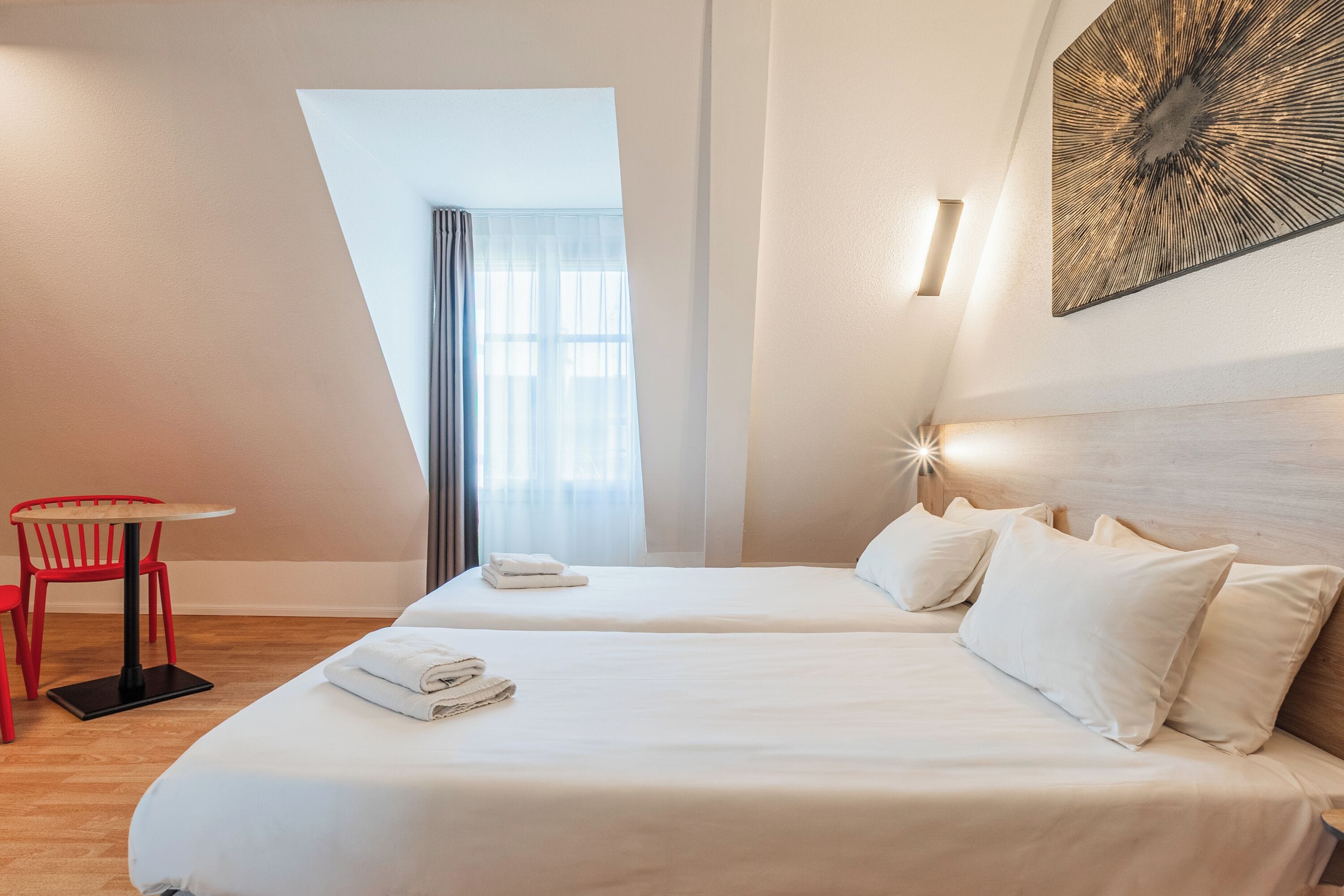 Studio, 1 lit double ou 2 lits jumeaux | Bureau, espace de travail pour ordinateur portable, rideaux occultants