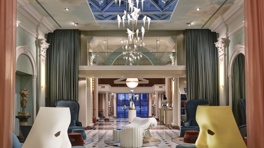 Leon's Place Hotel