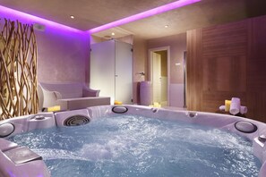 室内 SPA 浴缸