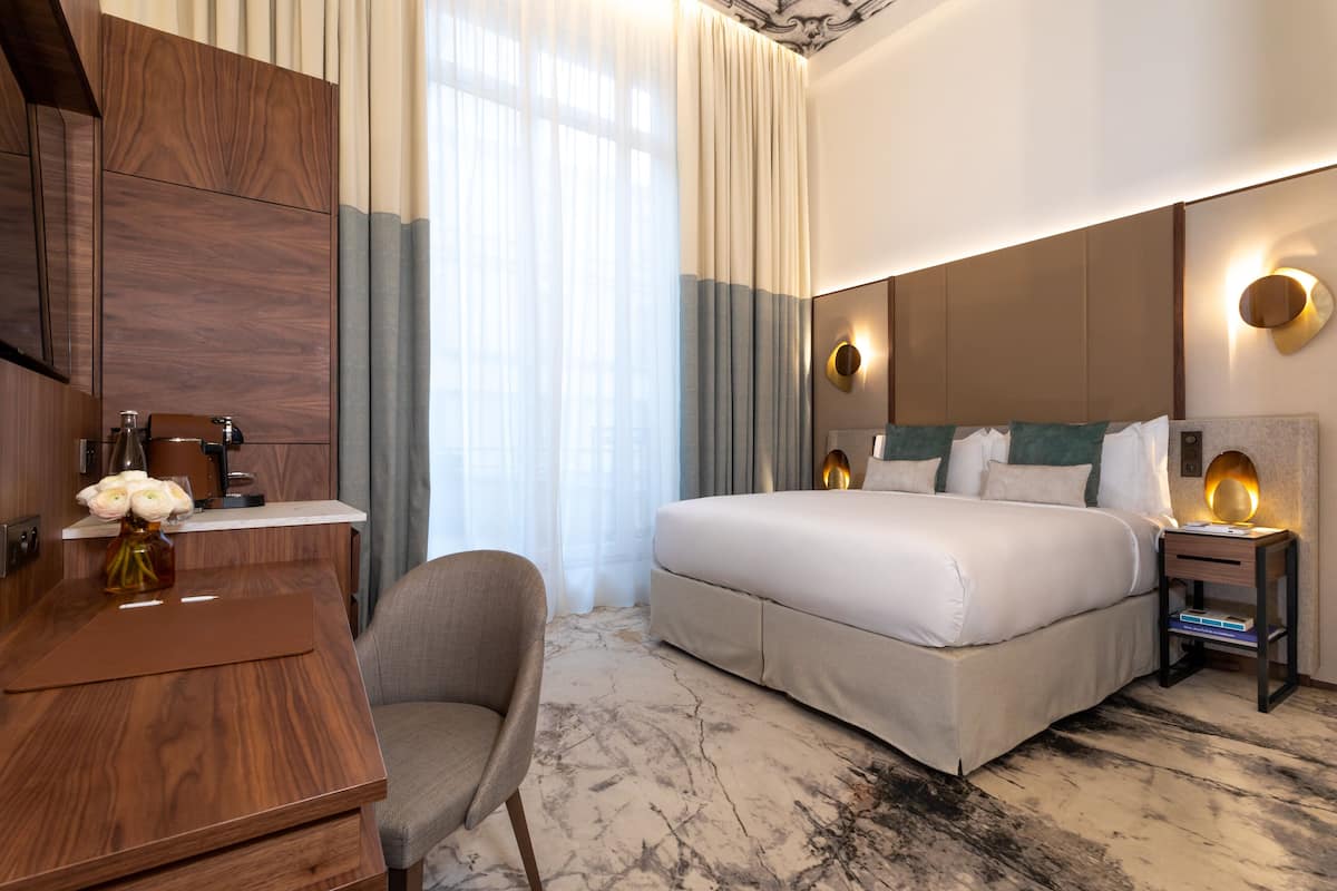 Junior Suite, 1 King Bed, Balcony | 1 bedroom, Egyptian cotton sheets, premium bedding, pillow-top beds