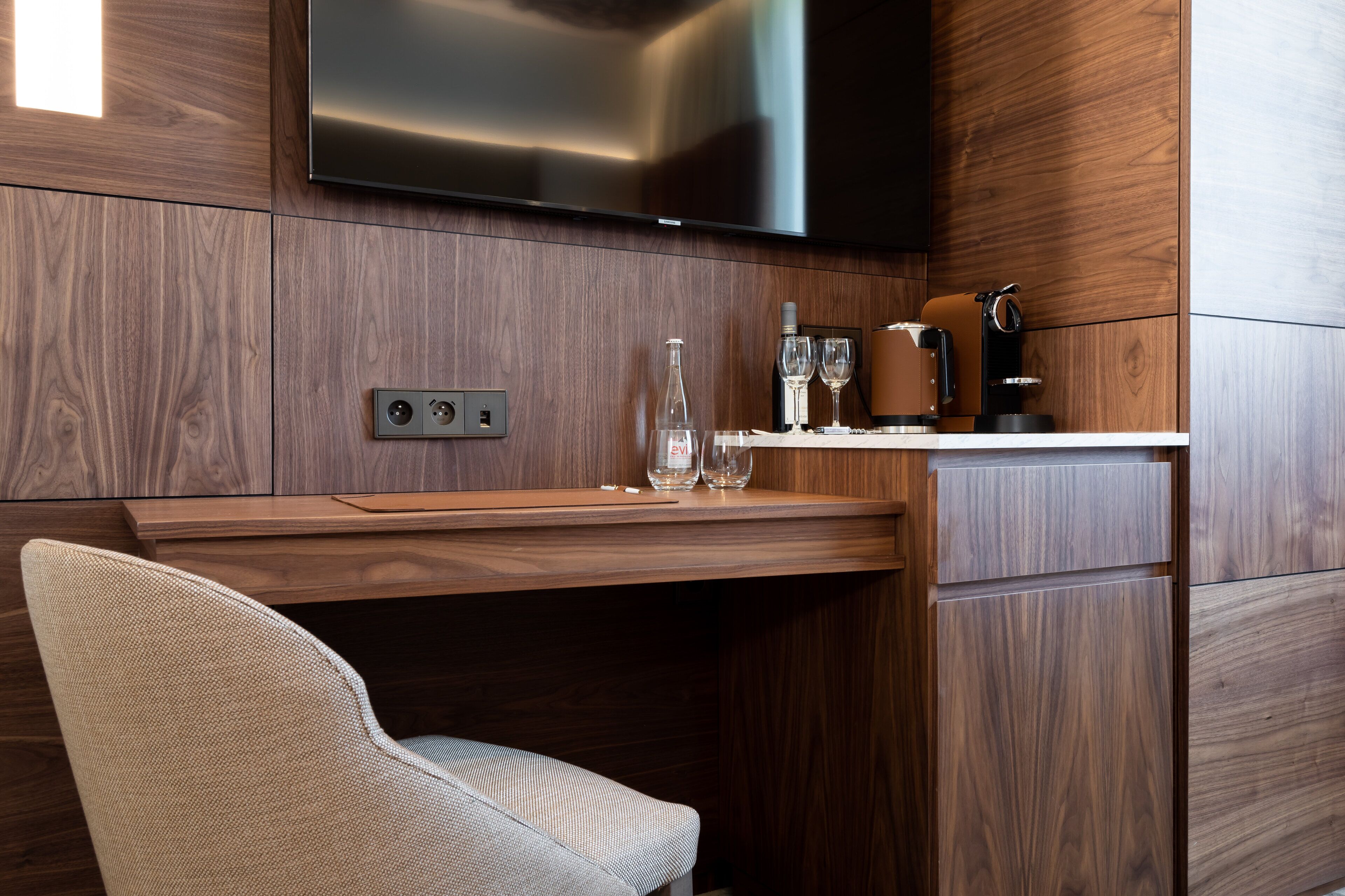 classic room, 1 queen bed, balcony | 1 bedroom, egyptian cotton sheets, premium bedding, minibar