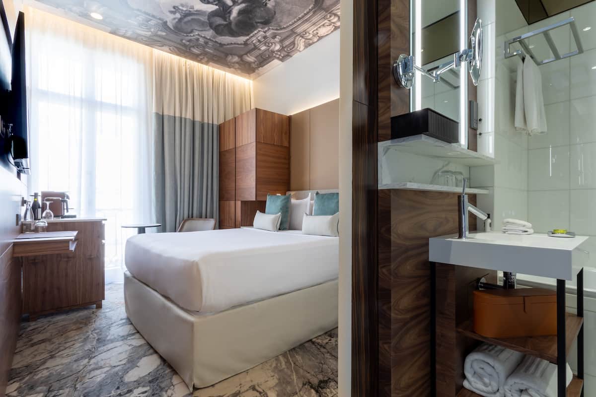 Classic Room, 1 Queen Bed, Balcony | 1 bedroom, Egyptian cotton sheets, premium bedding, pillow-top beds