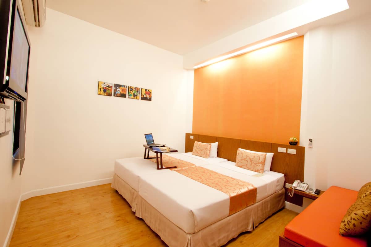 In-room safe, blackout curtains, free WiFi, bed sheets