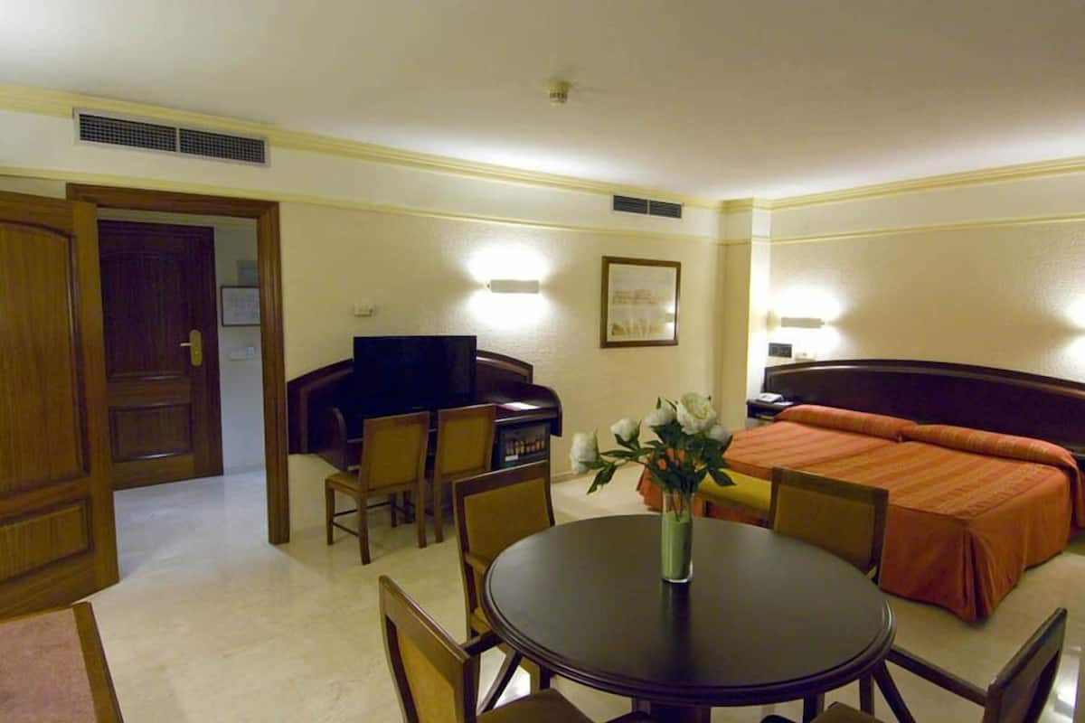Minibar, in-room safe, desk, soundproofing
