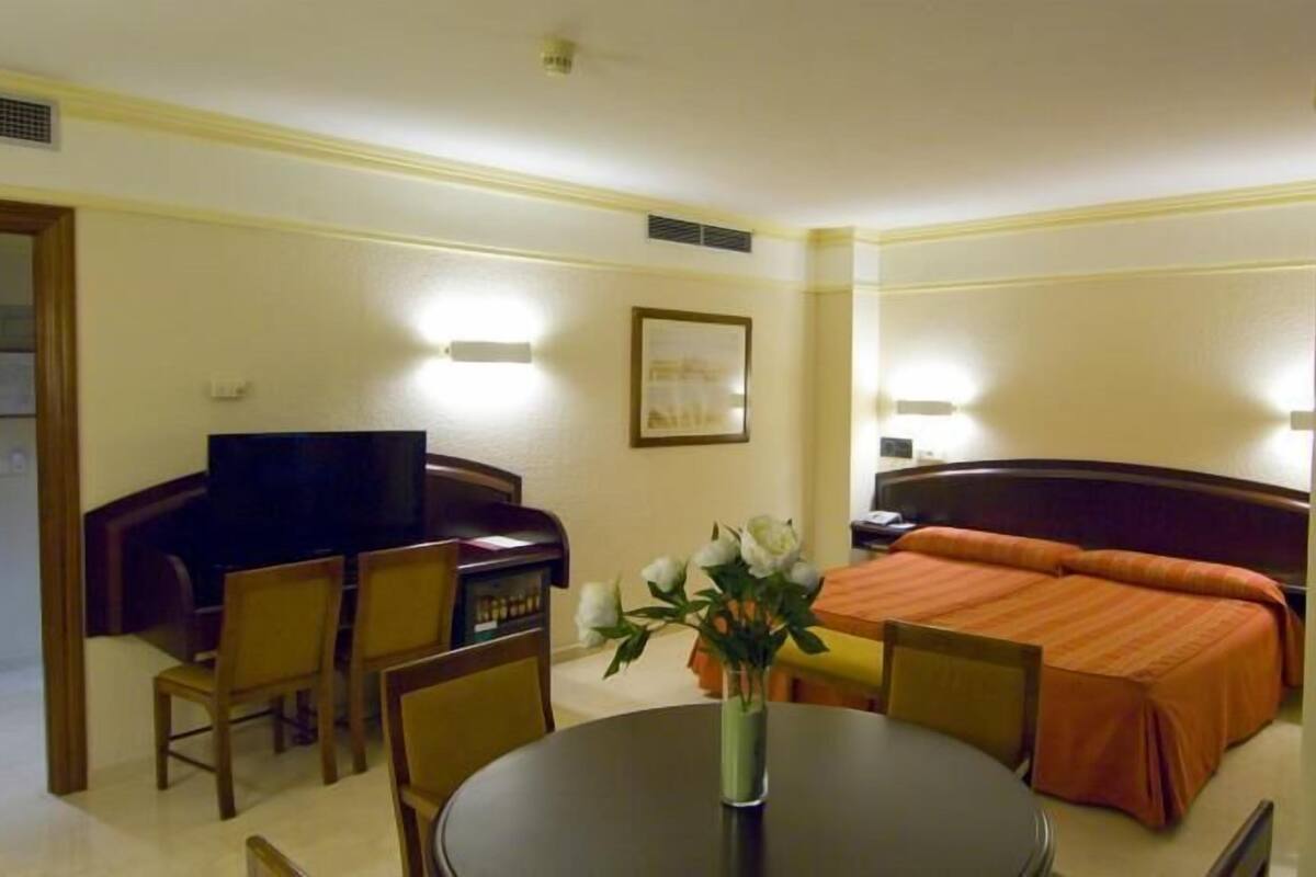 Minibar, in-room safe, desk, soundproofing