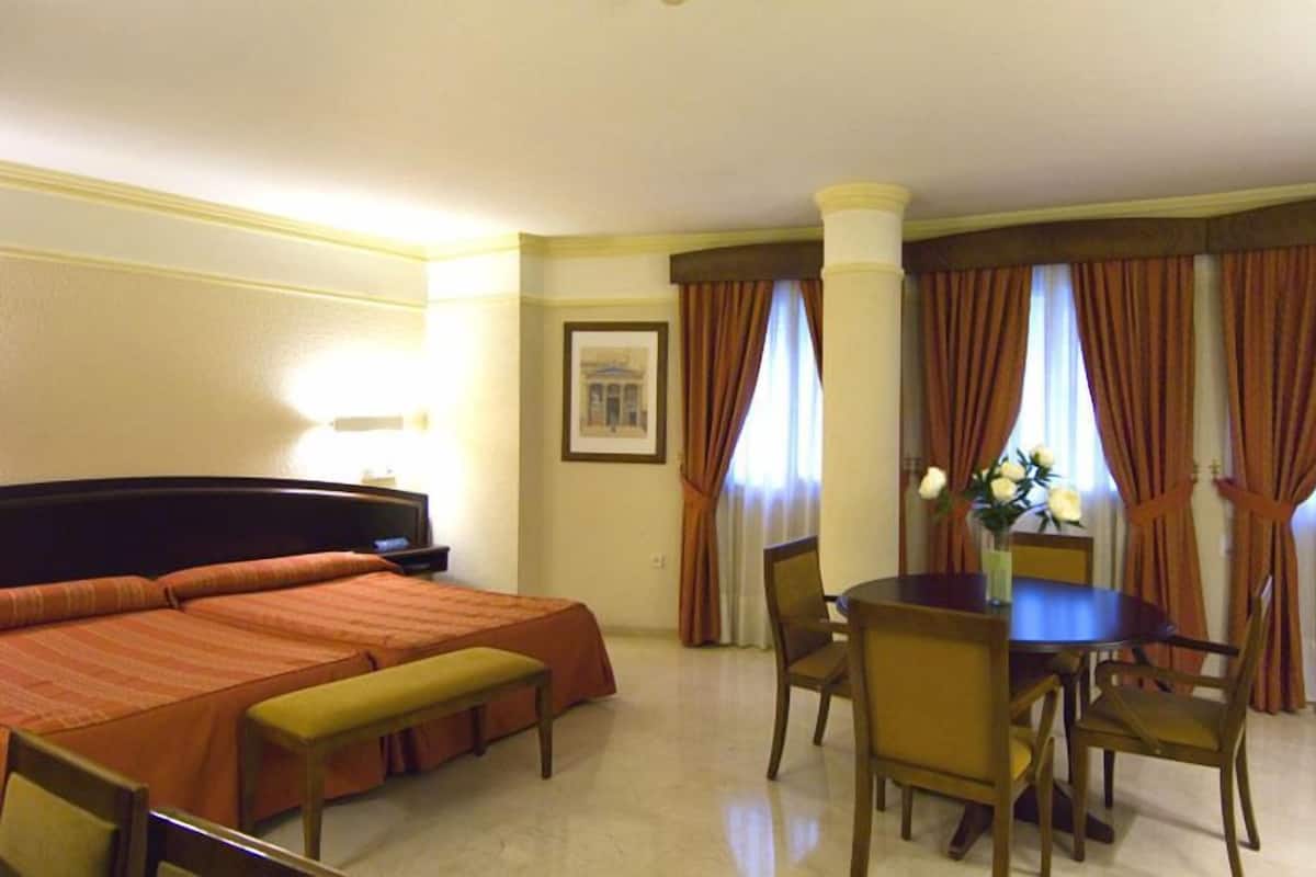 Minibar, in-room safe, desk, soundproofing
