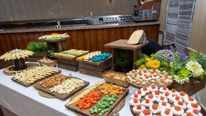 Breakfast, lunch and dinner served - Hotel Europa (Albacete)
