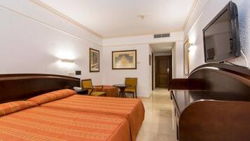 Double Room (with extra bed 1.7 x 80cm) | Minibar, desk, rollaway beds, free WiFi