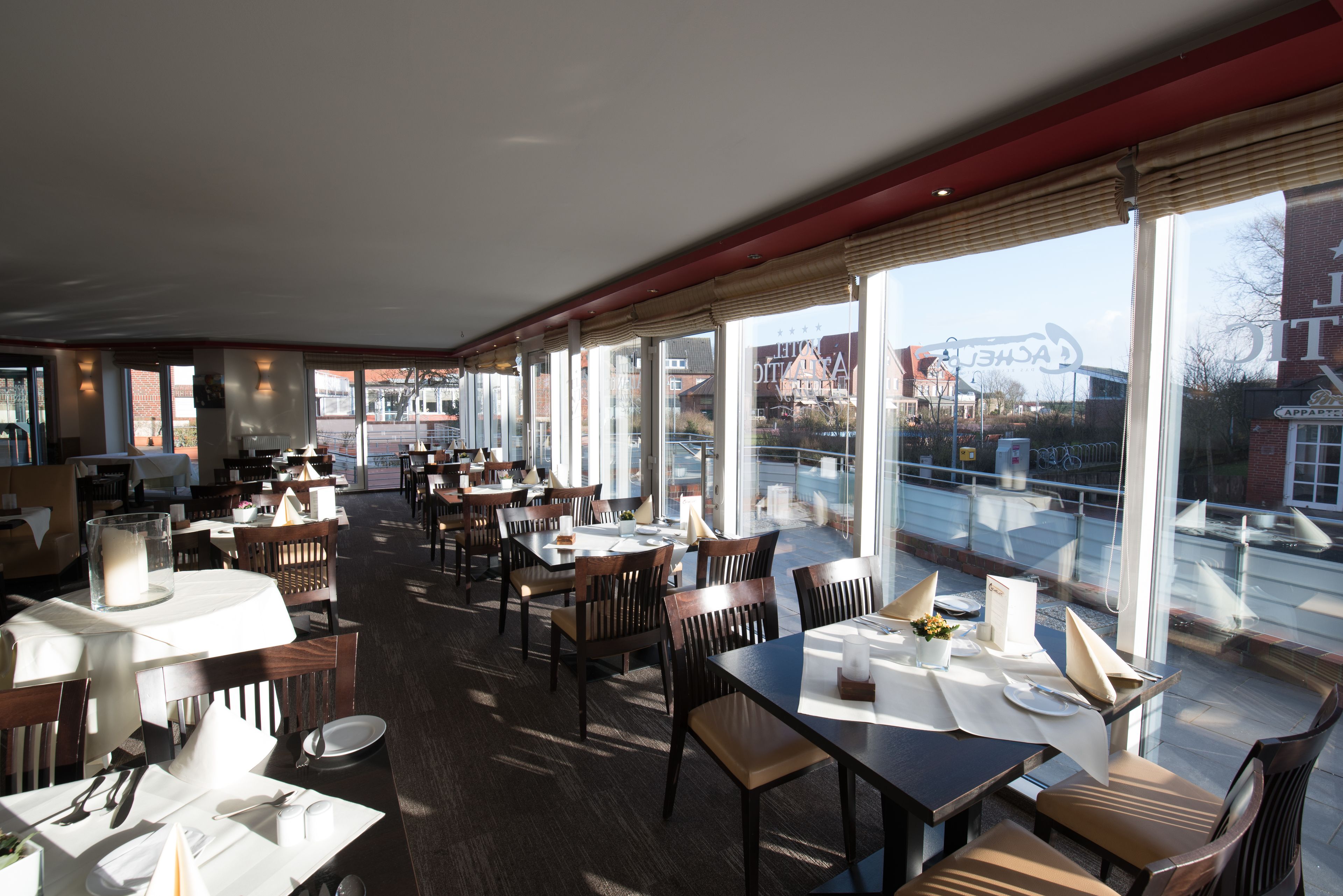 Serveert ontbijt en diner, lokale en internationale gerechten