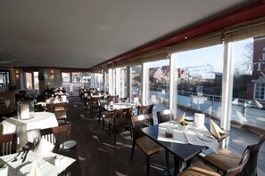 Se sirven desayunos y cenas, cocina local e internacional