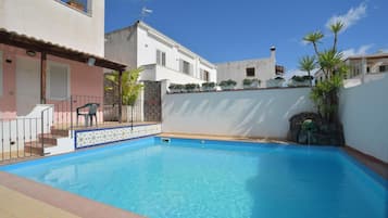 Kolam renang terbuka, kerusi lepak pantai