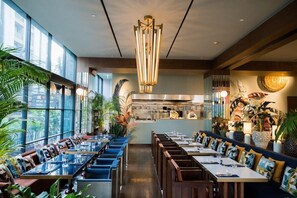 S'hi serveixen plats de cuina tailandesa 