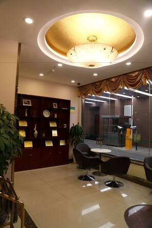 Lobby sitting area - GreenTree Inn Beijing Guangmingqiao Express Apartment Hotel (Beijing)
