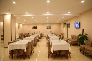 Daily buffet breakfast (CNY 15 per person) - GreenTree Inn Beijing Guangmingqiao Express Apartment Hotel (Beijing)