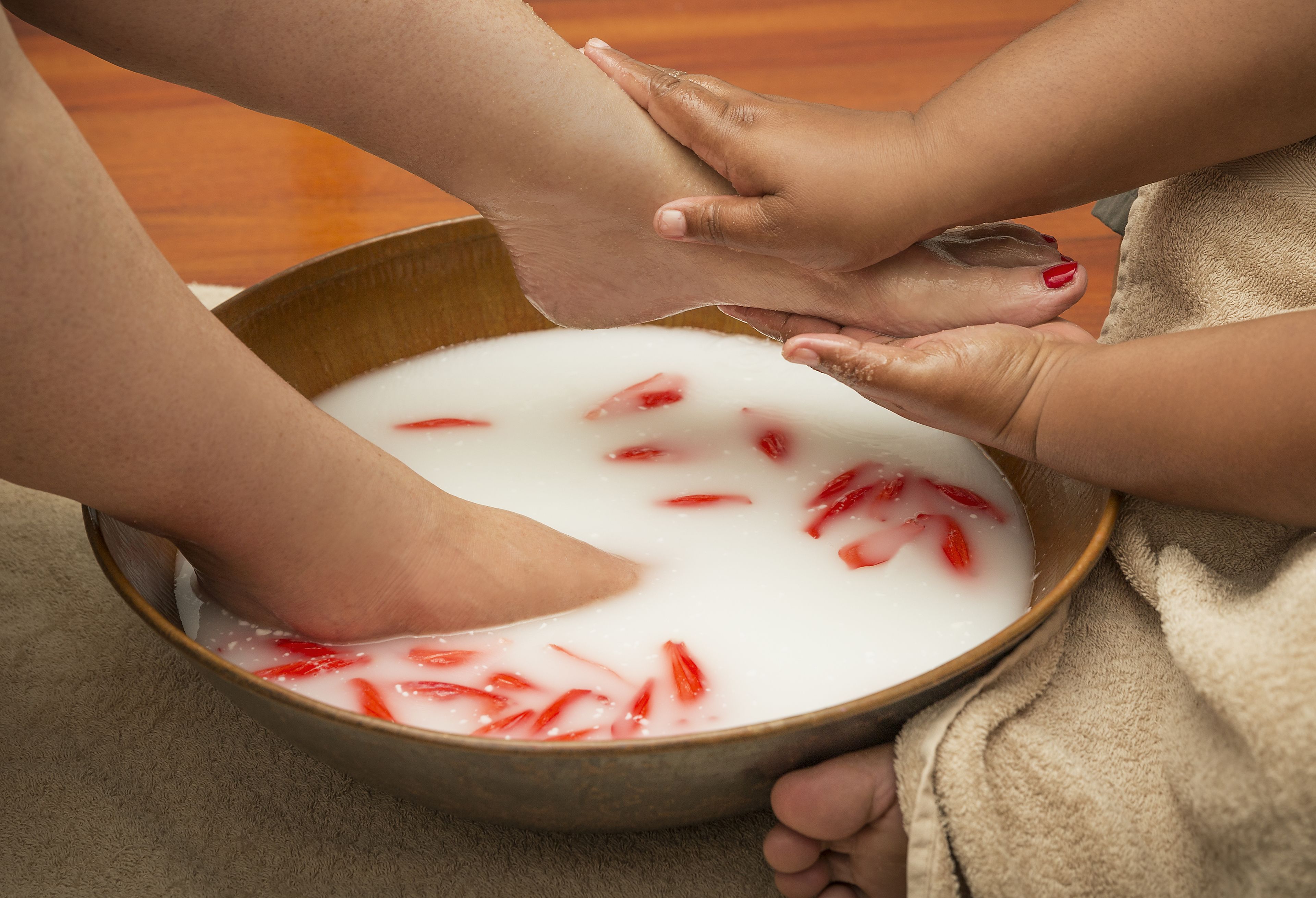 Couples treatment rooms, body treatments, aromatherapy