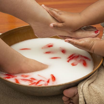 Couples treatment rooms, body treatments, aromatherapy