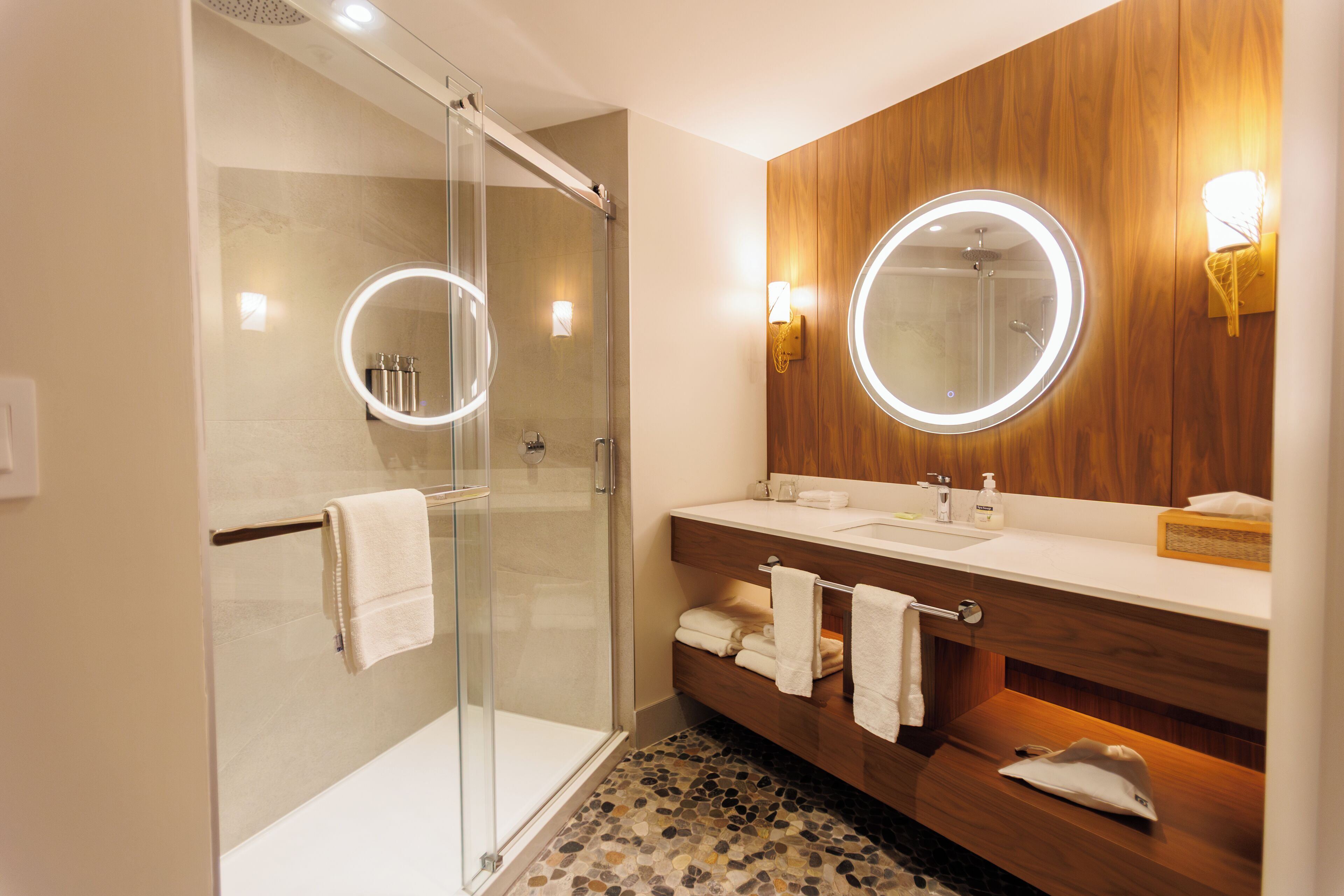 combined shower/bathtub, hair dryer, bathrobes, towels