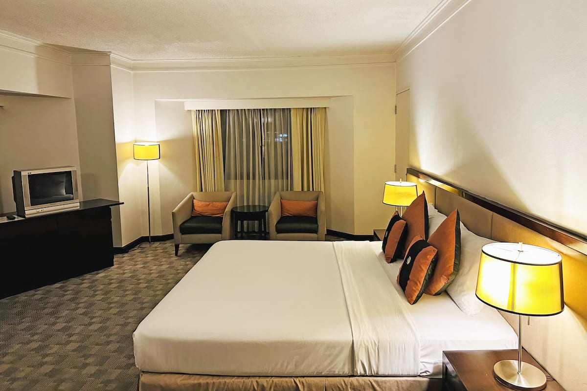 Minibar, in-room safe, desk, blackout curtains