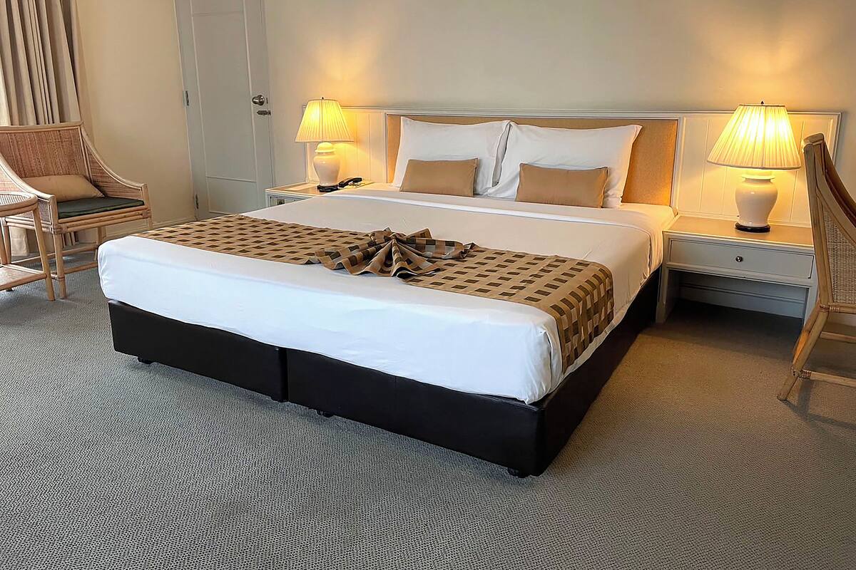 Minibar, in-room safe, desk, blackout curtains