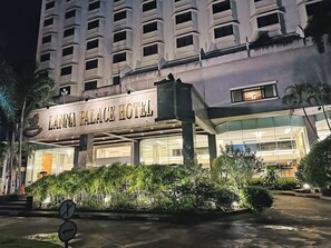 Front of property - Lanna Palace 2004 Hotel (Chiang Mai)