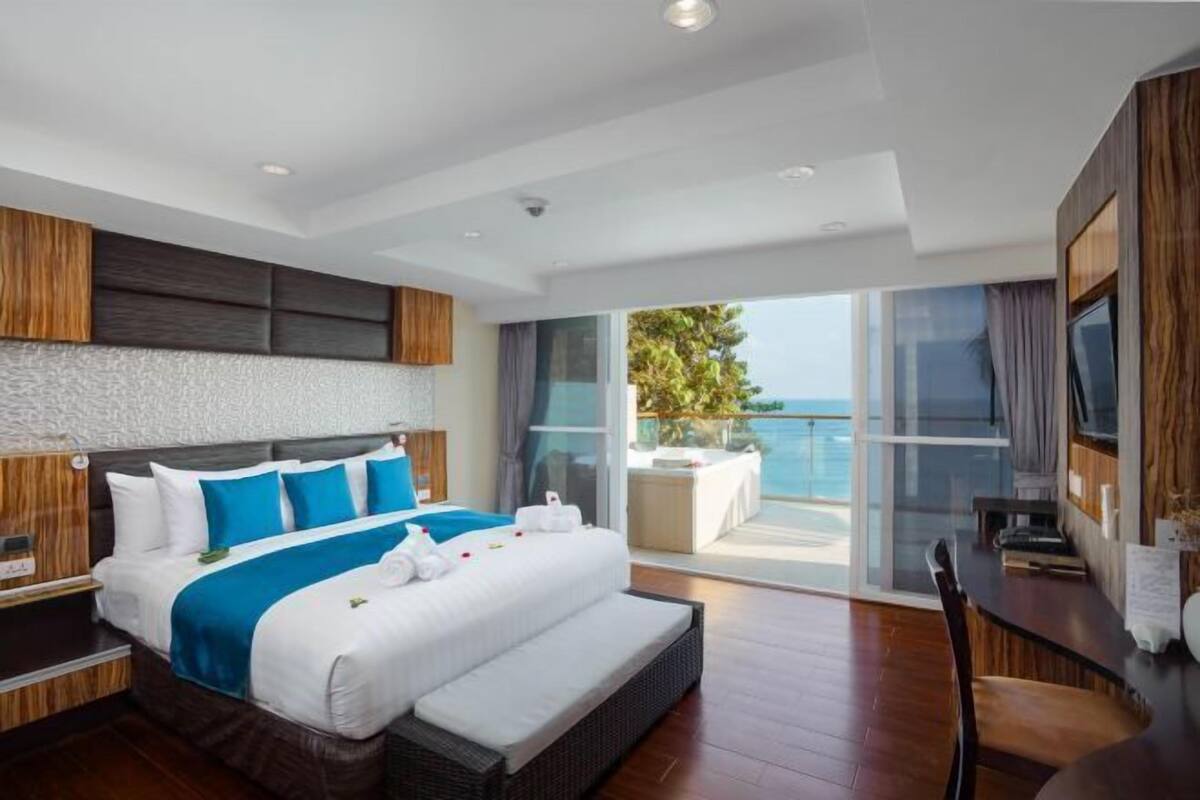 Premium bedding, minibar, in-room safe, soundproofing