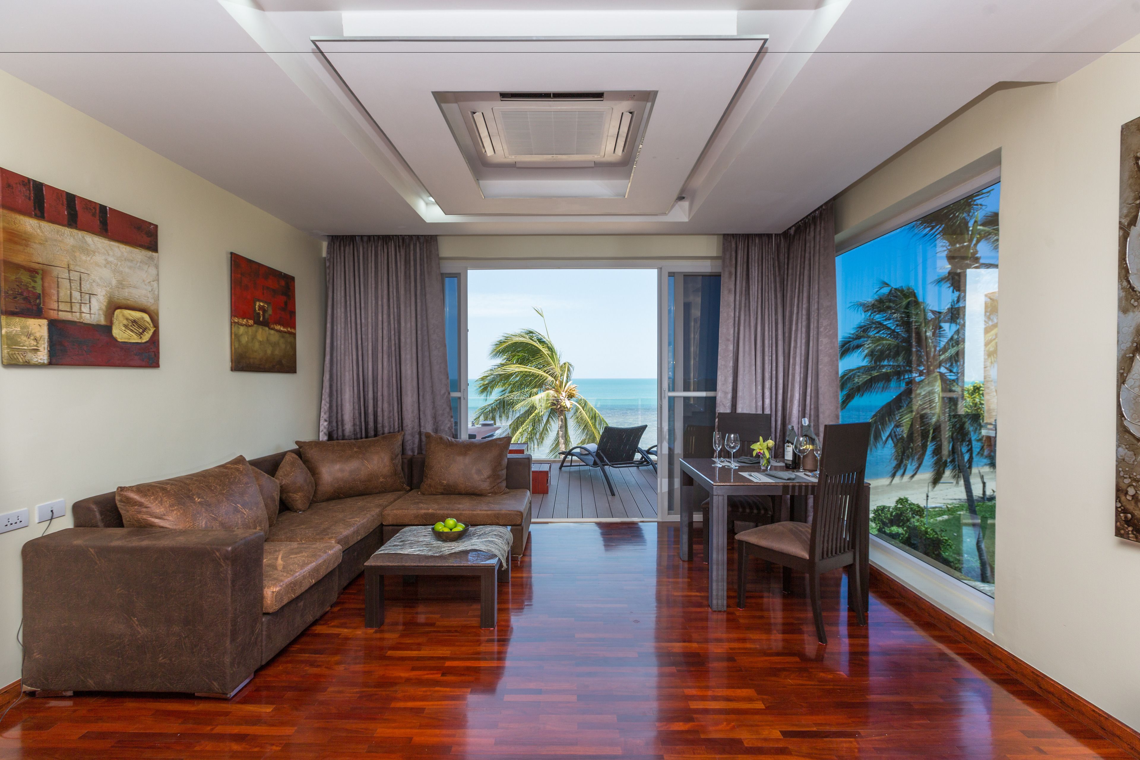 jacuzzi suite | premium bedding, minibar, in-room safe, soundproofing