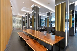 Coin salon dans le hall