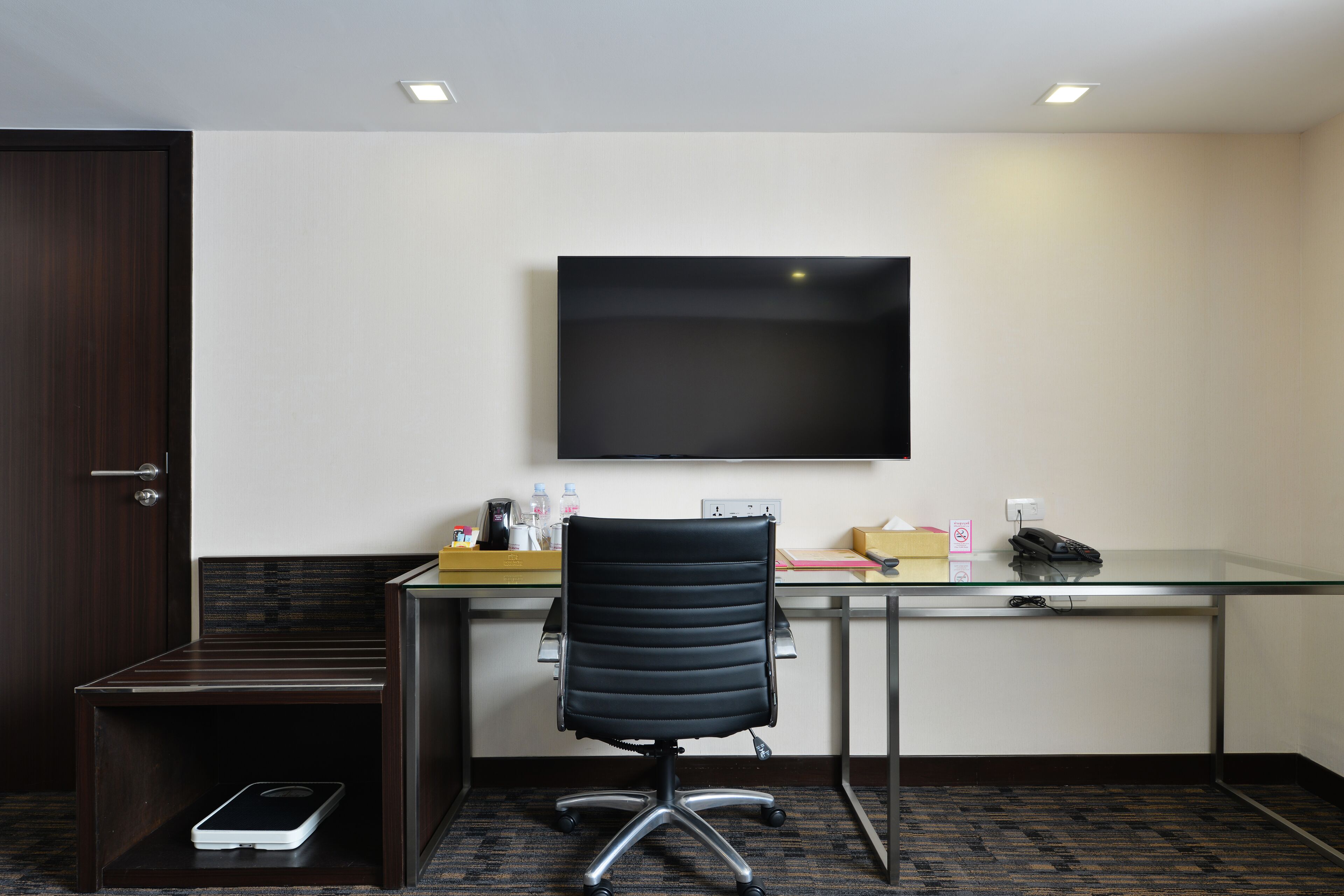 family suite | television