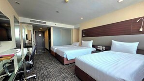 A hotel room with two beds, a TV, a desk, and a bathroom visible through an open door. - Hotel Royal Bangkok (Bangkok)